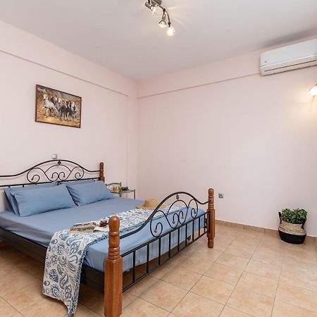 Nick & Debbie'S Two-Storey Apartment Melanes Luaran gambar