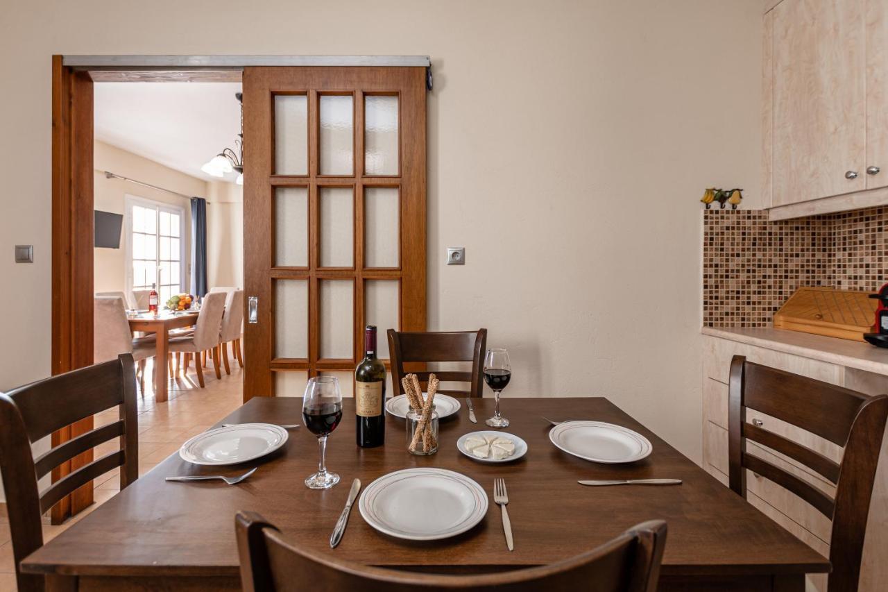 Nick & Debbie'S Two-Storey Apartment Melanes Luaran gambar