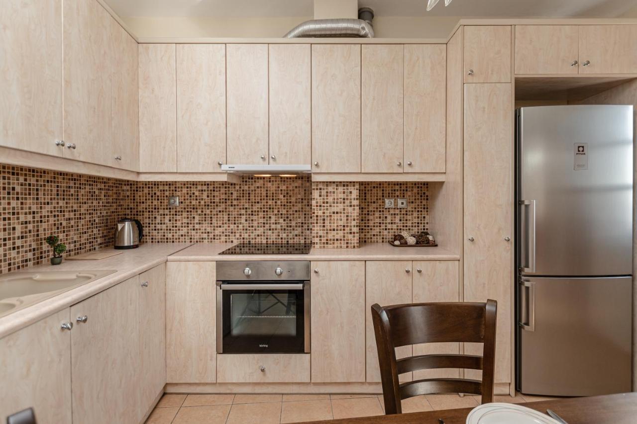 Nick & Debbie'S Two-Storey Apartment Melanes Luaran gambar