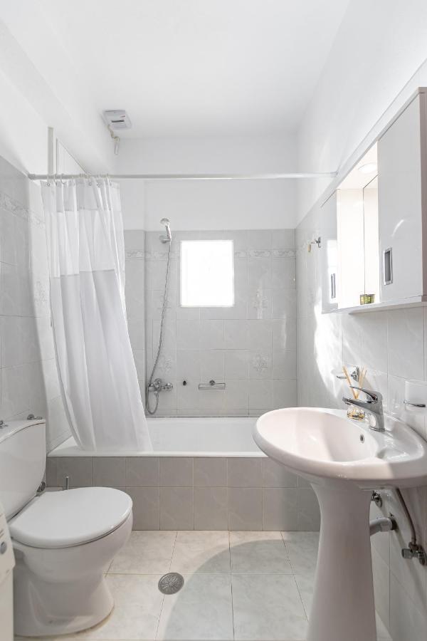 Nick & Debbie'S Two-Storey Apartment Melanes Luaran gambar